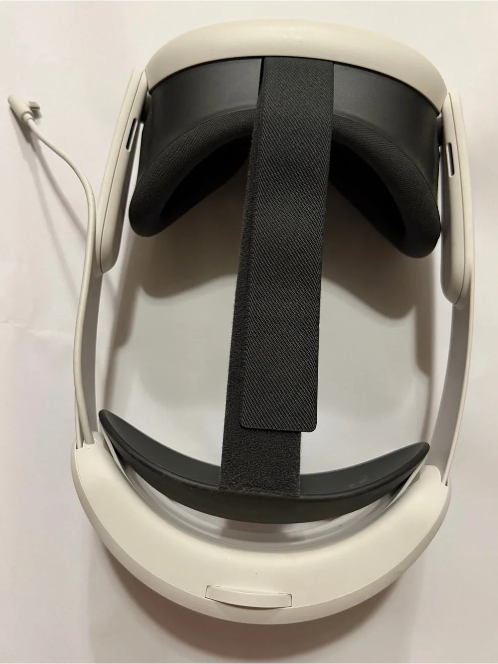 Standalone White VR Headset with Triple Front Sensors